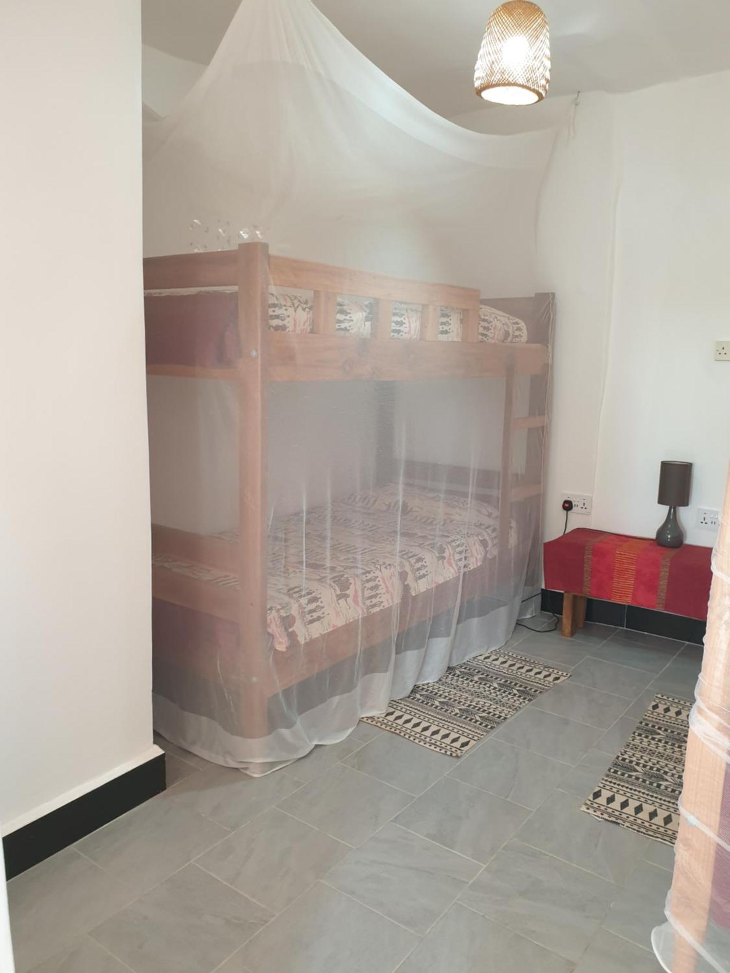 Alison & Dave'S Guesthouse Entebbe Ngoại thất bức ảnh