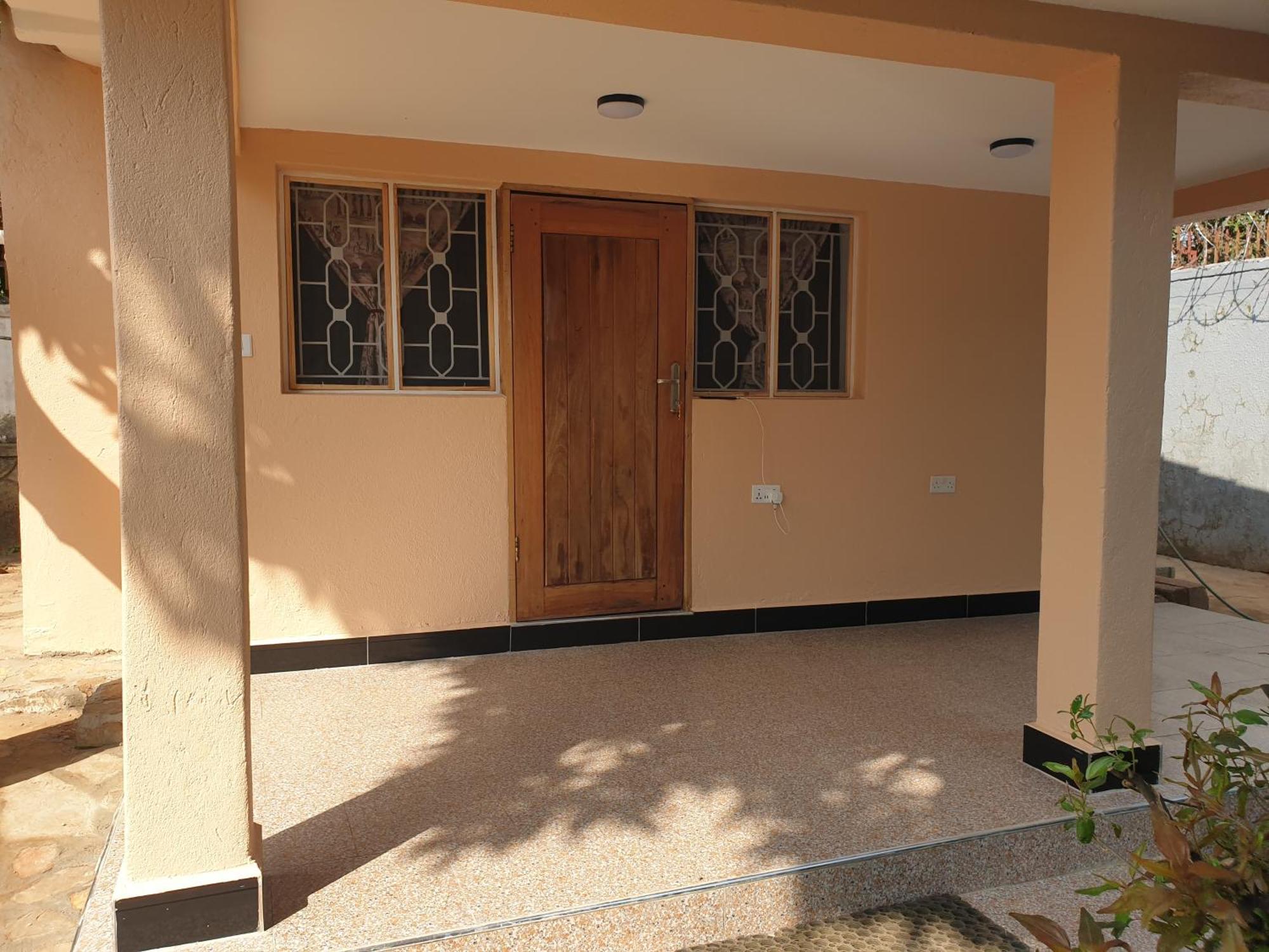 Alison & Dave'S Guesthouse Entebbe Ngoại thất bức ảnh