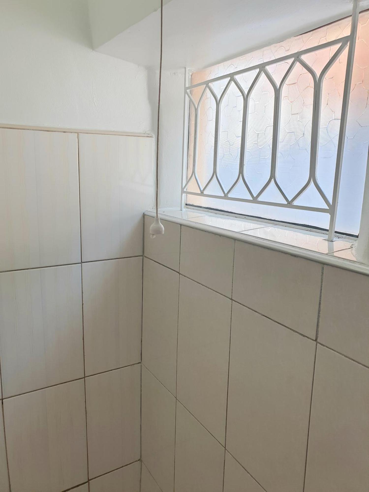 Alison & Dave'S Guesthouse Entebbe Ngoại thất bức ảnh